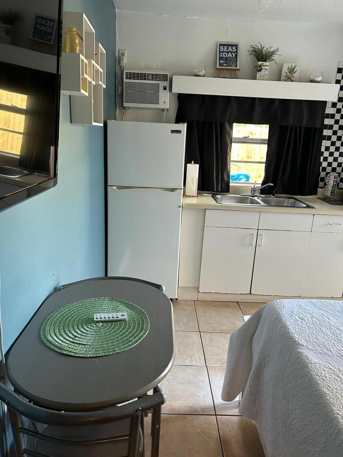 Mini Studio: 10 Min/Siesta Key/Private Entrance/ 사라소타 외부 사진